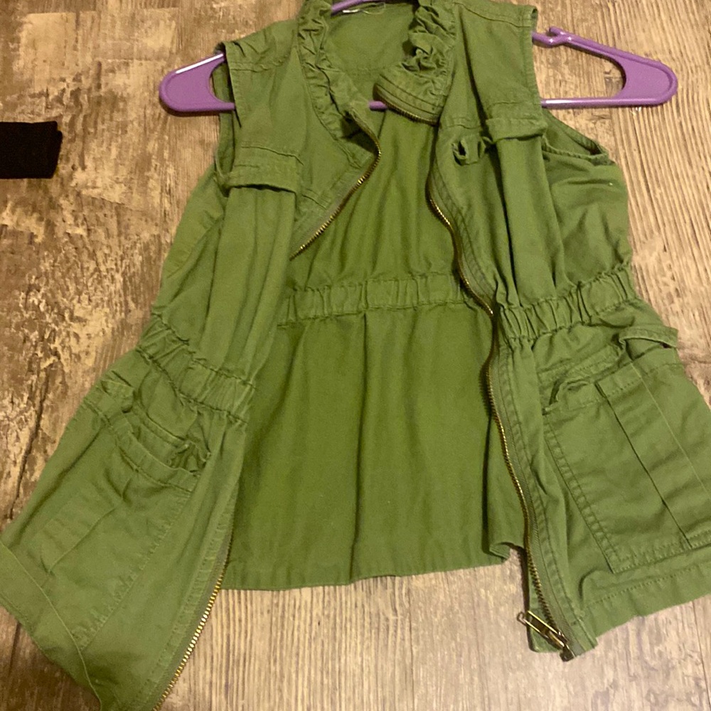 army green tanktop vest size xs zips up